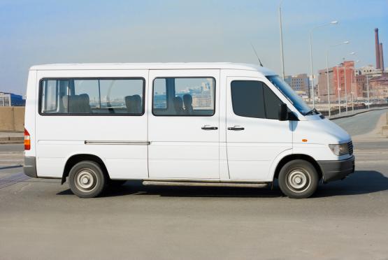 How Much Does a Minibus Cost to Hire?