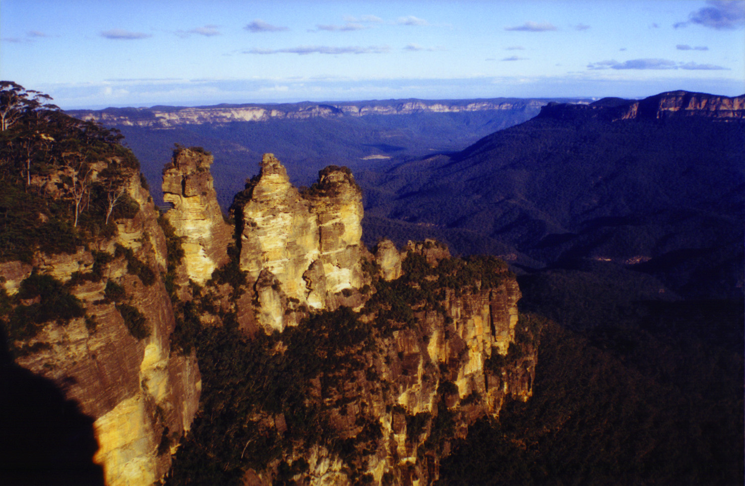 day trip ideas Sydney Harbour Manly Beach Blue Mountains