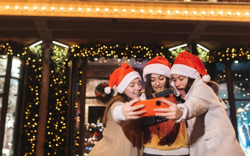 Take the best pictures on your family tours, and see the Christmas lights and displays in Melbourne!